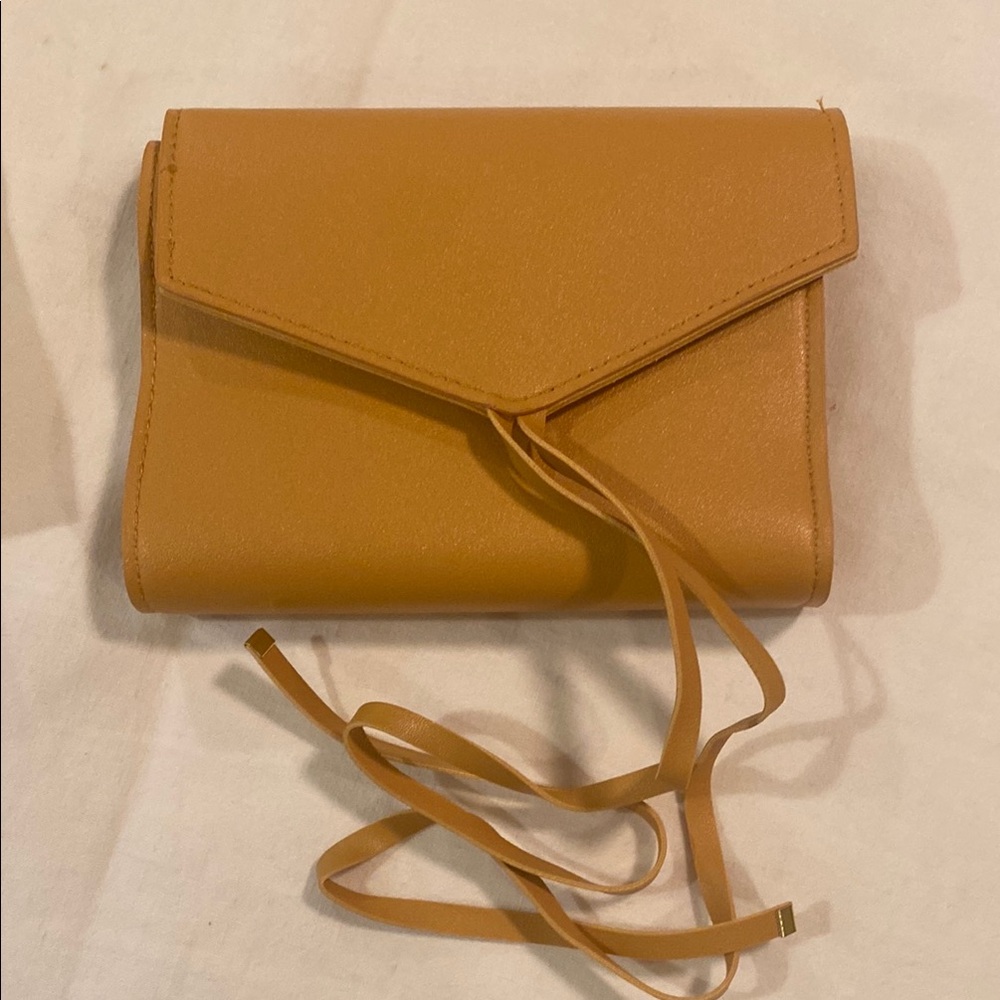 Tan Tech Organizer Roll